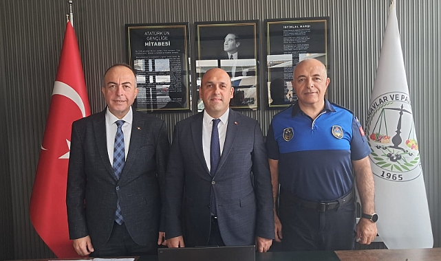 Akhisar Kaymakamı Mustafa Can ve Zabıta Müdürü Mustafa Yıldırım, Pazarcılar Odası'nı Ziyaret Etti