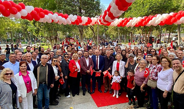 CHP Akhisar Örgütü Cumhuriyet Bayramını Coşkuyla kutladı