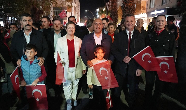 Cumhuriyetimizin 102. Yılı Fener Alayı Coşkuyla Kutlandı