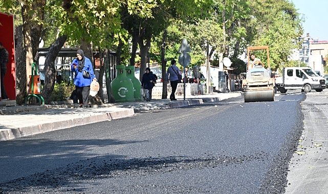 Kırkağaç’a 5 Bin Ton Sıcak Asfalt Seriliyor