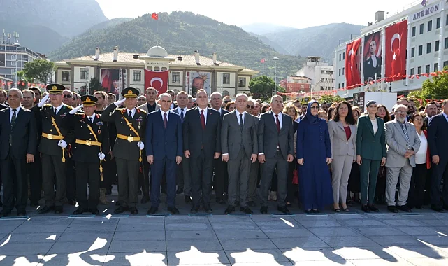 Manisa'da Cumhuriyetin 102. Yılı Resmî Törenle Başladı