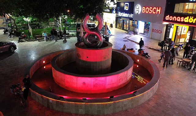 Şehzadeler Belediyesi'nden Meme Kanserine Pembe Işıkla Farkındalık