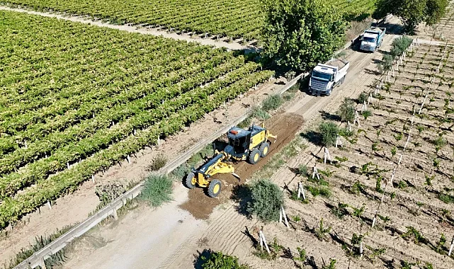 Şehzadeler Belediyesi'nden üreticilere 1.350 kilometrelik ova yolu desteği