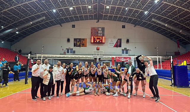 AKHİSAR BELEDİYE SPOR VOLEYBOL GALİP 3-0