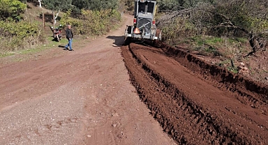 Akhisar Belediyesi Kırsal Hizmetler Müdürlüğü’nden Yoğun Yağış Sonrası Yol Onarımı Çalışmaları