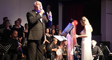 Akhisar'da Cumhuriyetin 102. Yılı, Türk Sanat Müziği Ezgileriyle Kutlandı