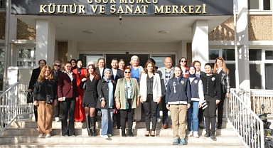 AKHİSAR’DA “KADINLAR NE YAPMALI?” KONFERANSI DÜZENLENDİ