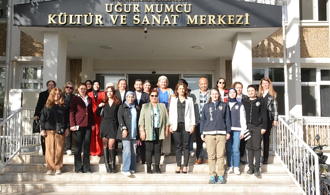 AKHİSAR’DA “KADINLAR NE YAPMALI?” KONFERANSI DÜZENLENDİ