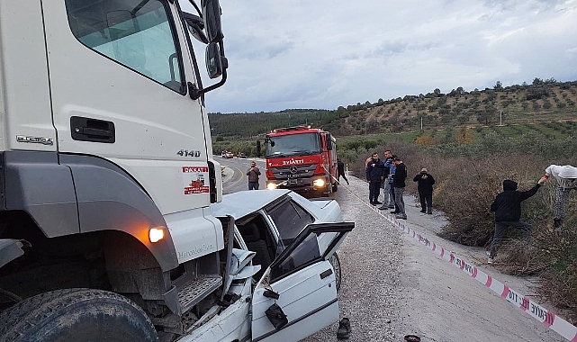Akhisar'da Kamyon ile Otomobil Çarpıştı Bir Kişi Hayatını Kaybetti