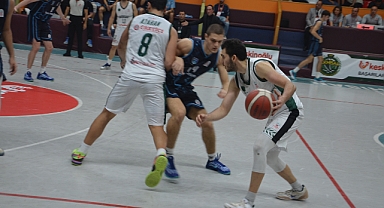 Akhisar’ın Yükselişi Sürüyor: 4. Galibiyetle Liderlik Geldi