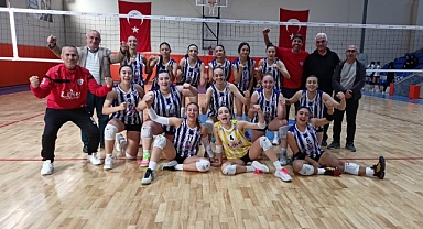 Akhisargücü Kadın Voleybol Takımı Set Vermeden Kazandı 0-3