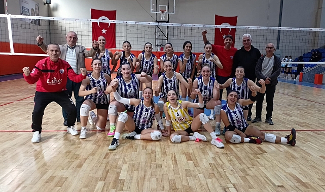 Akhisargücü Kadın Voleybol Takımı Set Vermeden Kazandı 0-3