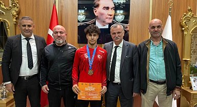 Başkan Balaban, Milli Güreşçi Kadir Kadiroğlu'nu Ağırladı