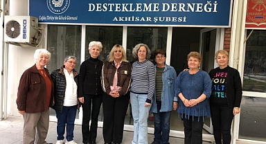 CHP Akhisar Kadın Kolları’ndan Derneklere Ziyaret Turu: Kadın Dayanışması Güçleniyor!