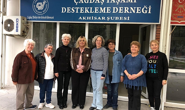 CHP Akhisar Kadın Kolları’ndan Derneklere Ziyaret Turu: Kadın Dayanışması Güçleniyor!