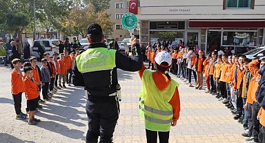Manisa Jandarmasından Öğrenci ve Yaya Güvenliği Denetimi