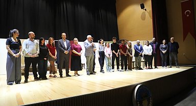 Turgutlu Belediyesi Yetişkin Tiyatro Ekibi "Yarınlara Geç Kalmadan" ile Sahnede