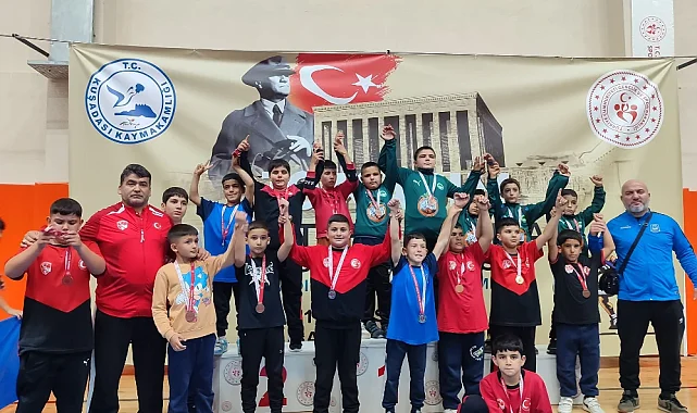 Yunusemreli Güreşçiler Kuşadası'ndan Şampiyonlukla Döndü