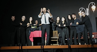 Akhisar’da “Ben Ruhi Bey Nasılım?” Oyununa Yoğun İlgi