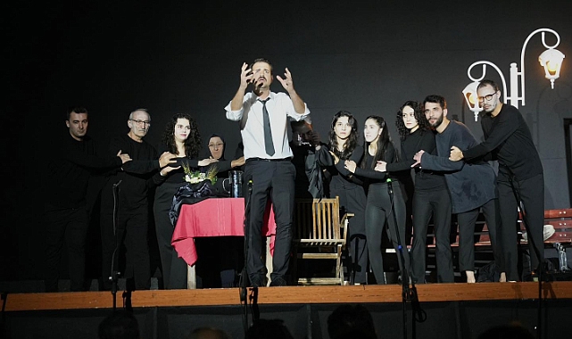 Akhisar’da “Ben Ruhi Bey Nasılım?” Oyununa Yoğun İlgi