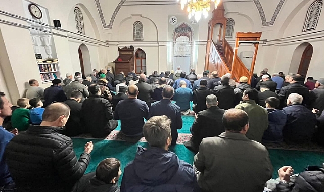 Akhisar’da Camilerde Regaib Kandili Programları Düzenlendi