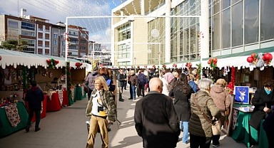 Akhisar’da El Emeği Yeni Yıl Pazarı’na Yoğun İlgi: Coşku İkinci Gününde de Sürüyor