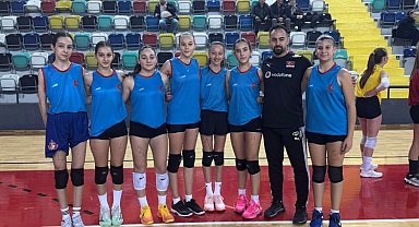 Akhisar Gençlik Spor 7 voleybolcu ile milli seçmelerde