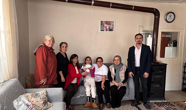 CHP Akhisar’dan Anlamlı Dokunuş