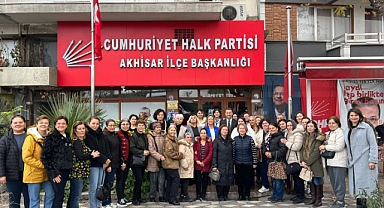 CHP Akhisar Kadın Kolları Zeytinliova’lı Kadınlarla Kahvaltıda Buluştu