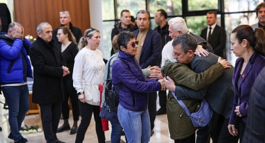 CHP GENEL BAŞKANI ÖZGÜR ÖZEL, DURBAY AİLESİ İLE BİRLİKTE TAZİYELERİ KABUL ETTİ