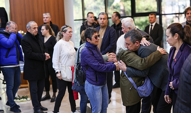 CHP GENEL BAŞKANI ÖZGÜR ÖZEL, DURBAY AİLESİ İLE BİRLİKTE TAZİYELERİ KABUL ETTİ