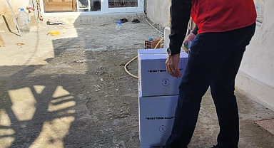 KIZILAY AKHİSAR ŞUBESİNDEN 90 AİLEYE GIDA KOLİSİ YARDIMI