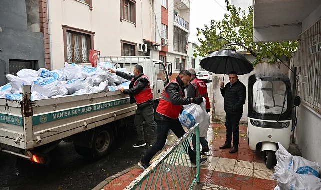 Manisa Büyükşehir'den İhtiyaç Sahiplerine Odun Yardımı