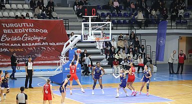 Turgutlu Belediyesi kadın basketbol ve voleybolda güldü