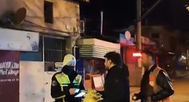 AK PARTİ AKHİSAR GENÇLİK KOLLARINDAN YILBAŞINDA ÖRNEK DAVRANIŞ