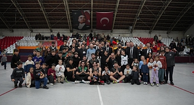 Akhisar Belediye Basket’ten Hem Parkede Hem Toplumda Örnek Duruş