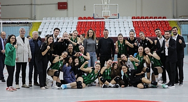 Akhisar Belediye Kadın Voleybol A Takımımından 6 Günde 3 Maç, 3 Net Galibiyet