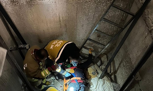 Akhisar'da asansör boşluğuna düşen 2 işçi yaralandı