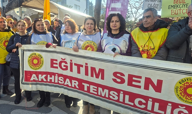 Akhisar’da Kamu Emekçileri İş Bıraktı: ‘Geçinemiyoruz, İnsanca Yaşam İstiyoruz!’”