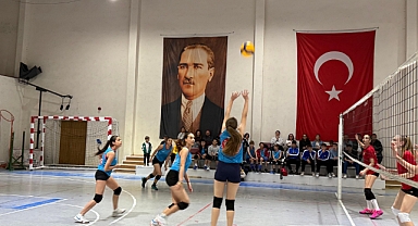 Akhisar Gençlik Voleybol’da Finallerde: Altyapı Meyvelerini Veriyor!