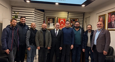 Akhisar Ticaret Borsası Başkanı Alper Alhat’tan AK Parti Akhisar İlçe Başkanlığı’na Ziyaret