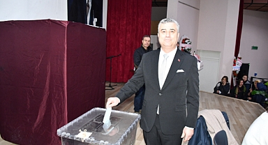  Akhisar Yapı Sanatları Esnaf Odası'nda Tahir Memişler Güven Tazeledi