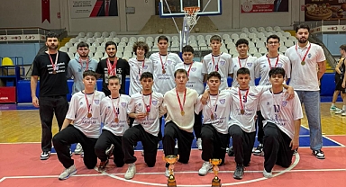 Akhisargücü Basketbol'da Şampiyonluk Kupasını Aldı