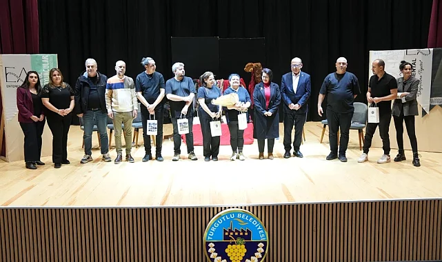 Impromental doğaçlama tiyatro Turgutlu'yu kahkahaya boğdu