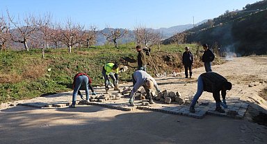 Turgutlu'da 15 mahalleye 18 bin m2 parke döşendi
