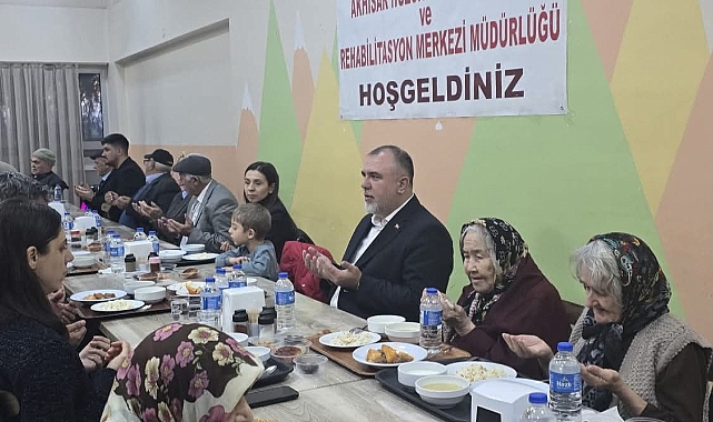 Ak parti'den huzurevinde anlamlı iftar