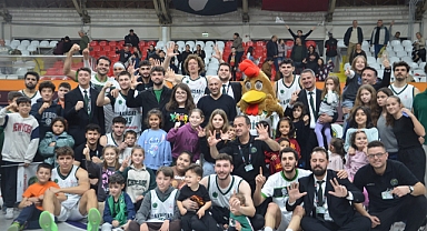 AKHİSAR BELEDİYE ZORLU MAÇTANDA GALİBİYETLE AYRILDI