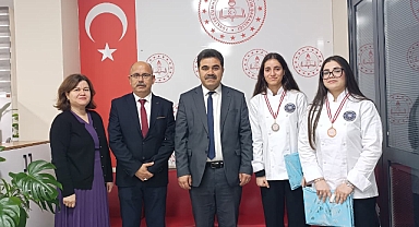 Akhisarlı MESEM’li Genç Şeflerden Büyük Gurur: Türk Mutfağı Yarışmasında Bronz Madalya