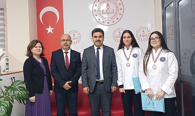 Akhisarlı MESEM’li Genç Şeflerden Büyük Gurur: Türk Mutfağı Yarışmasında Bronz Madalya