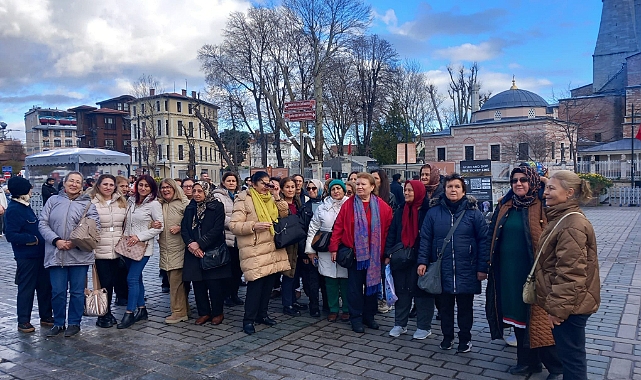 CHP Akhisar Kadın Kolları İstanbul’da Moral Depoladı